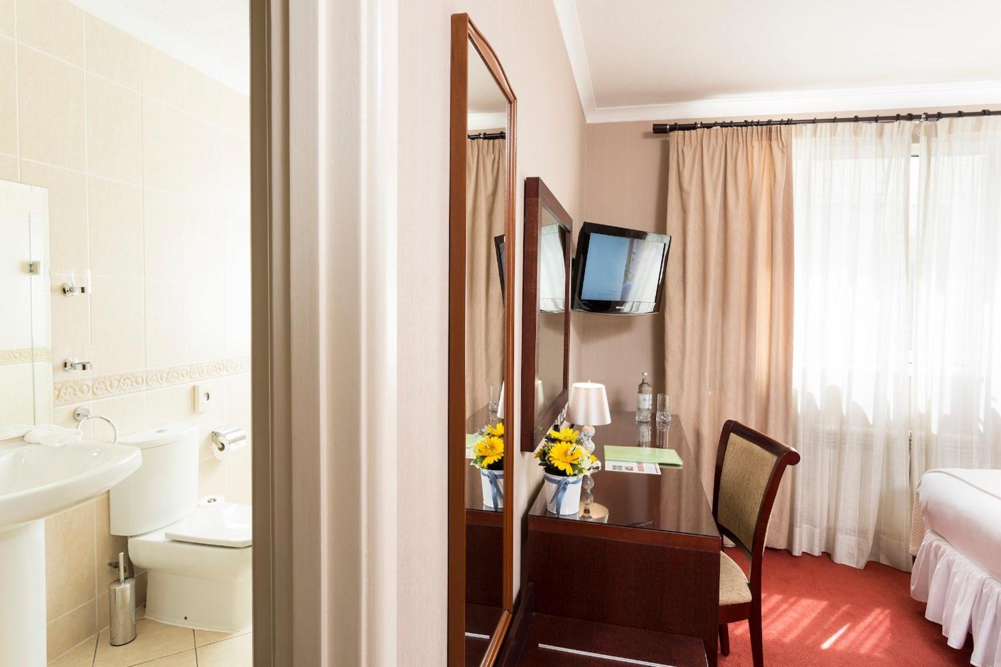 Hotel Savoy Ст. Хейлир Джерси Экстерьер фото