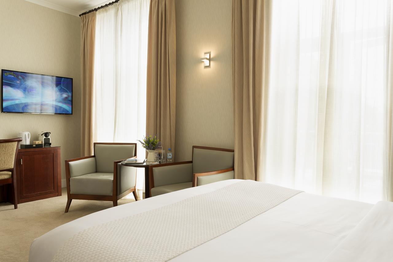 Hotel Savoy Ст. Хейлир Джерси Экстерьер фото